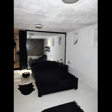 Artemis Pyrgi No1 * Πλατύς Γιαλός